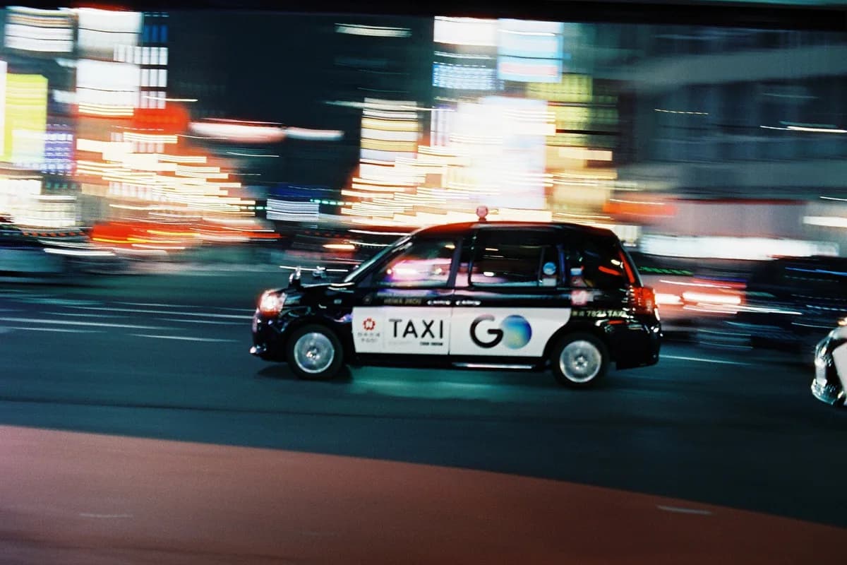 Turistler ve yabancılar için güvenli taksi (cab)